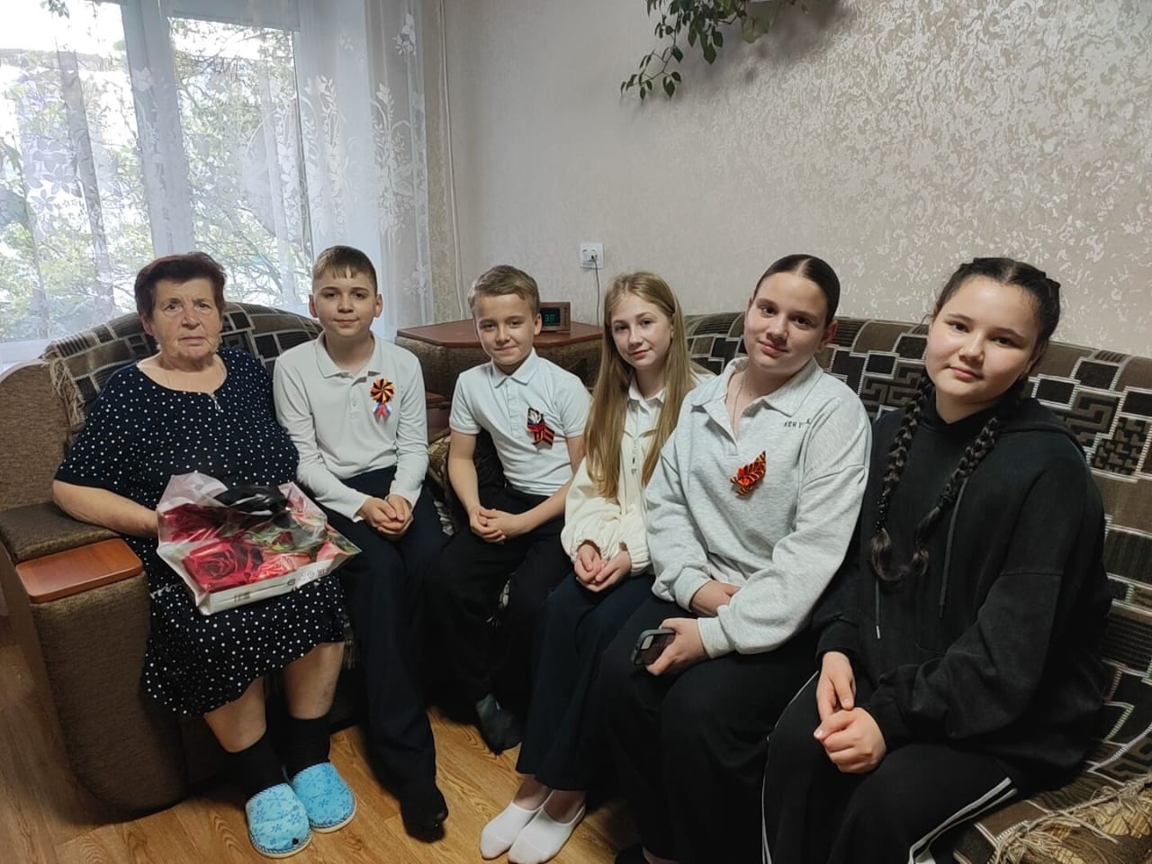 Поздравление ветеранов с праздником Победы.